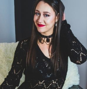 Meet your Posher, Joanie